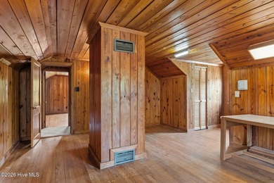 Embrace the warmth and character of this inviting three-bedroom - photo 22