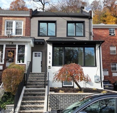 Hudson River Home Sale Pending in Edgewater Boro New Jersey