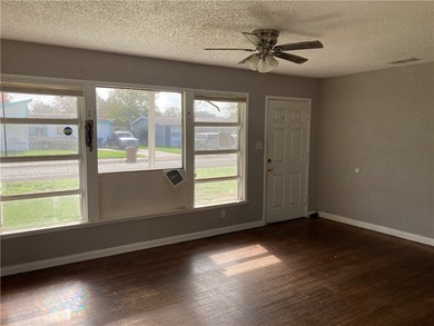 Three-bedroom one bath home centrally located in Corpus Christi - photo 2