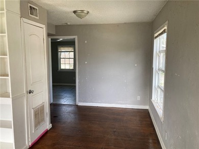 Three-bedroom one bath home centrally located in Corpus Christi - photo 3