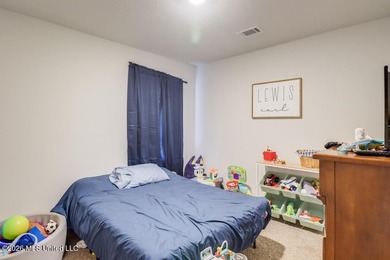Built in 2024 this house is like New great floor plan large - photo 14