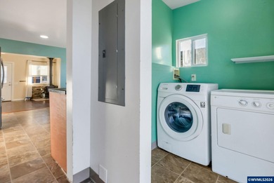 Cozy and move-in ready in the heart of West Salem! This inviting