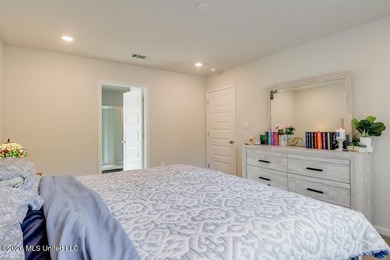 Built in 2024 this house is like New great floor plan large - photo 16