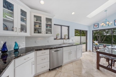 Elegantly appointed, freshly painted two story Town House in the - photo 17