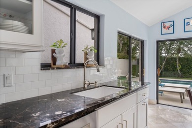 Elegantly appointed, freshly painted two story Town House in the - photo 19