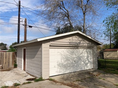 Three-bedroom one bath home centrally located in Corpus Christi - photo 10