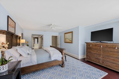 Elegantly appointed, freshly painted two story Town House in the - photo 23