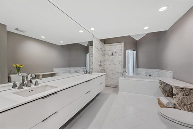 Elegantly appointed, freshly painted two story Town House in the - photo 24