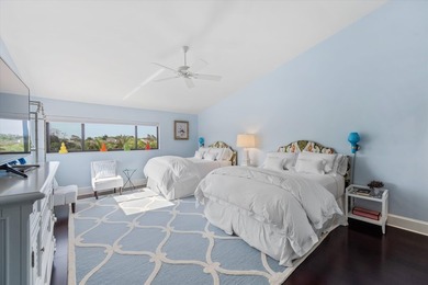 Elegantly appointed, freshly painted two story Town House in the - photo 29