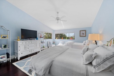 Elegantly appointed, freshly painted two story Town House in the - photo 30