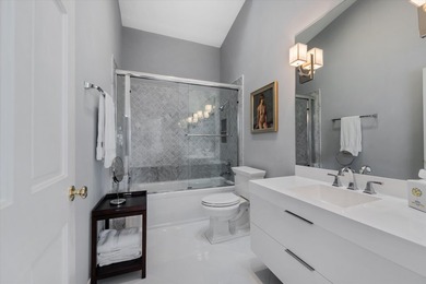 Elegantly appointed, freshly painted two story Town House in the - photo 31