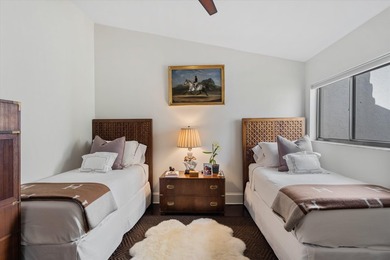 Elegantly appointed, freshly painted two story Town House in the - photo 33