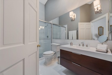Elegantly appointed, freshly painted two story Town House in the - photo 34