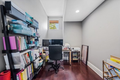 Elegantly appointed, freshly painted two story Town House in the - photo 37