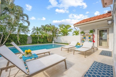 Elegantly appointed, freshly painted two story Town House in the - photo 38