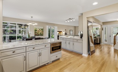 Rare mid-century colonial--meaning larger windows and bright - photo 6