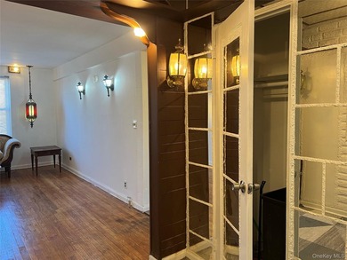 Welcome to this great option of one bedroom co-op apartment for - photo 3