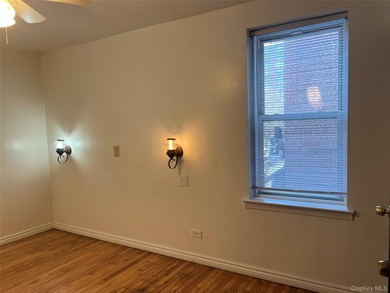 Welcome to this great option of one bedroom co-op apartment for - photo 5