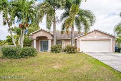This stunning single-family home boasts 4 spacious bedrooms, 3 - photo 1