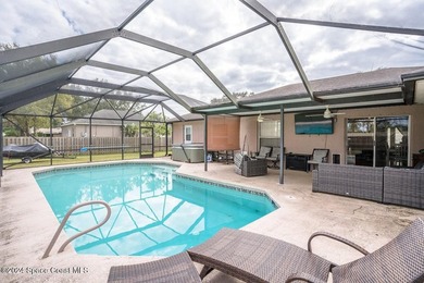 This stunning single-family home boasts 4 spacious bedrooms, 3 - photo 2