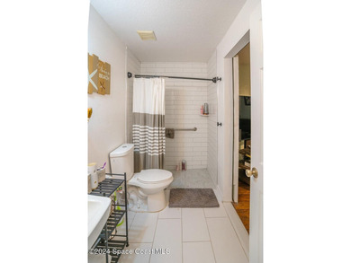 This stunning single-family home boasts 4 spacious bedrooms, 3 - photo 7