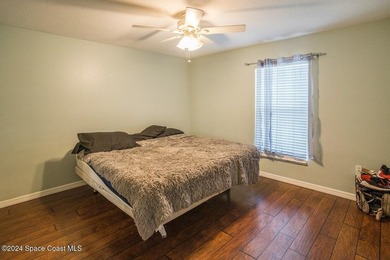 This stunning single-family home boasts 4 spacious bedrooms, 3 - photo 8