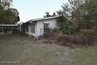 Short sale! Over 2,000 sq ft of living space with 3 bedrooms, 2 - photo 5