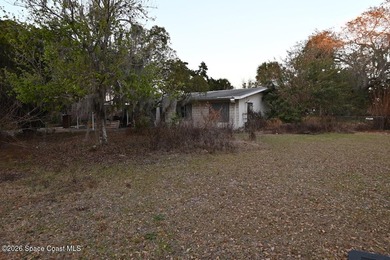 Short sale! Over 2,000 sq ft of living space with 3 bedrooms, 2 - photo 6