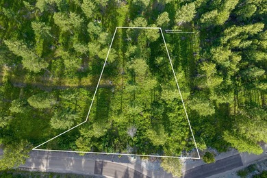 Nestled in a prime location within the community, 16 Bridle - photo 9