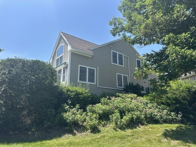 Located in Crosby Manor Estates, an established waterfront - photo 4
