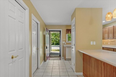 Located in Crosby Manor Estates, an established waterfront - photo 5