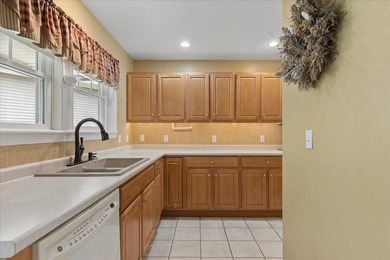 Located in Crosby Manor Estates, an established waterfront - photo 6