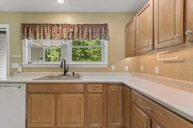 Located in Crosby Manor Estates, an established waterfront - photo 7