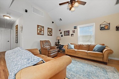 Welcome to this spacious and beautifully maintained stone-front - photo 19