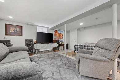 Welcome to this spacious and beautifully maintained stone-front - photo 29