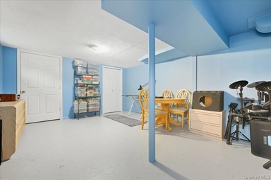 Welcome to this spacious and beautifully maintained stone-front - photo 30
