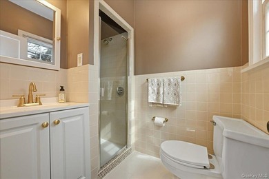 Welcome to this spacious and beautifully maintained stone-front - photo 31