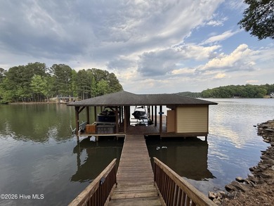 Stunning three-bedroom, two-bath waterfront home offering - photo 6