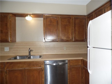 REDUCED!!! Well Sought After Townhome In The Center Of Calallen! - photo 6
