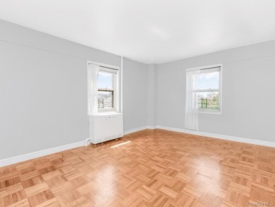 Welcome to 2 Fordham Hill Oval #5B. Move-In ready. As you enter - photo 11