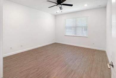 Near BRAND NEW modern 2-bedroom, 2-bathroom townhouse situated - photo 13