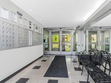 Welcome to 2 Fordham Hill Oval #5B. Move-In ready. As you enter - photo 15