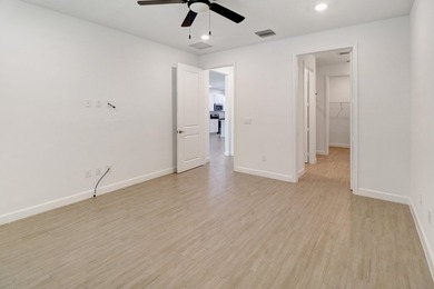 Near BRAND NEW modern 2-bedroom, 2-bathroom townhouse situated - photo 15