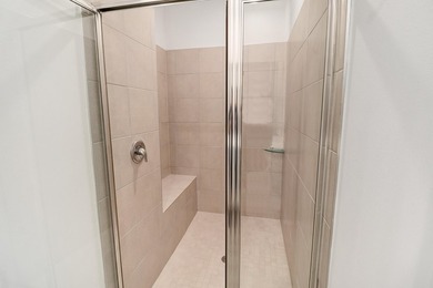 Near BRAND NEW modern 2-bedroom, 2-bathroom townhouse situated - photo 18