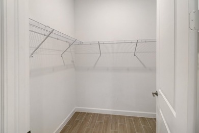 Near BRAND NEW modern 2-bedroom, 2-bathroom townhouse situated - photo 19