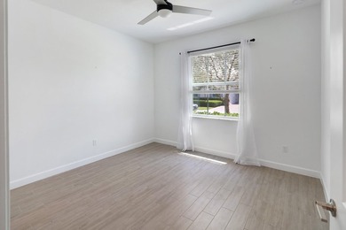Near BRAND NEW modern 2-bedroom, 2-bathroom townhouse situated - photo 20