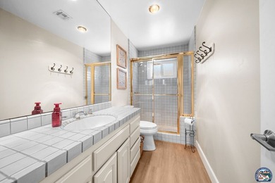 Beautifully updated golf course home. This 3-bedroom, 2-bathroom - photo 19