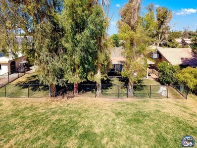Beautifully updated golf course home. This 3-bedroom, 2-bathroom - photo 23
