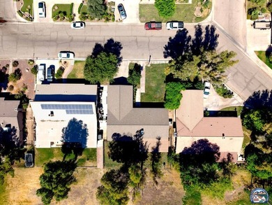 Beautifully updated golf course home. This 3-bedroom, 2-bathroom - photo 24