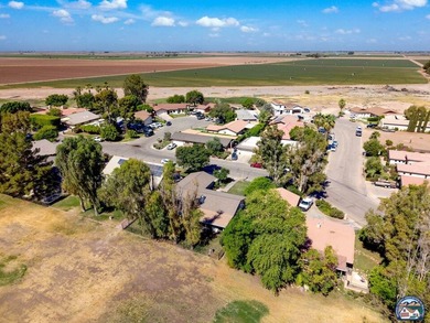 Beautifully updated golf course home. This 3-bedroom, 2-bathroom - photo 25